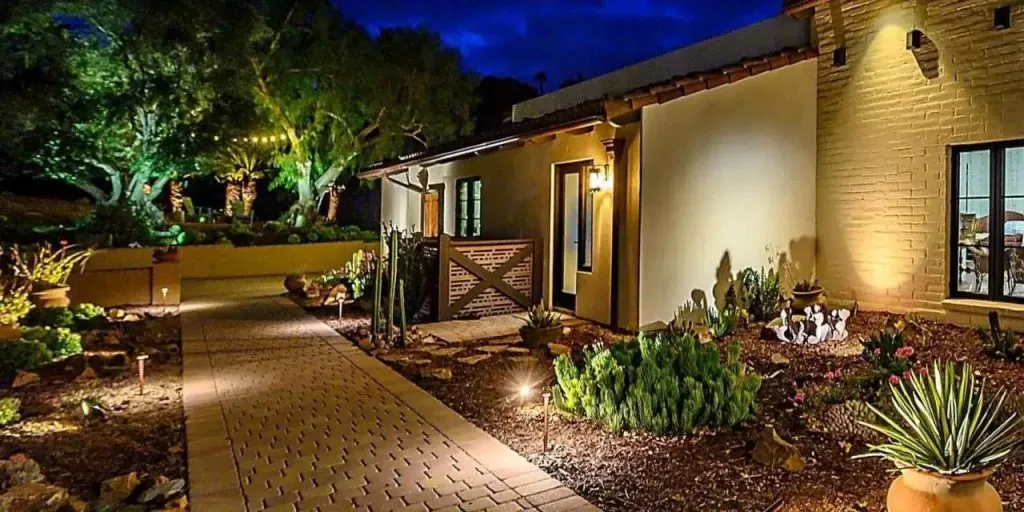 Landscape lighting design for a Florida residence